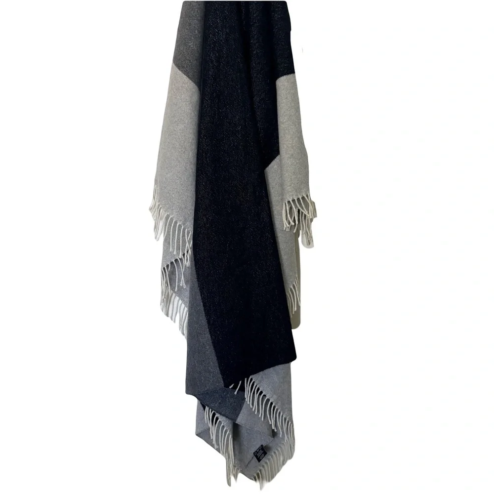 NWOT Sackcloth & Ashes Cotton Blend Gray Colorblock Fringe Throw Blanket‎